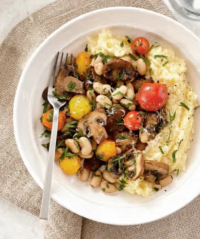 Krémová polenta s houbami a bílými fazolemi