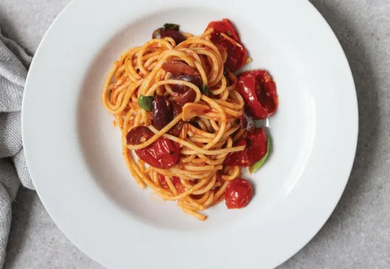 Spaghetti putanesca na pánvi