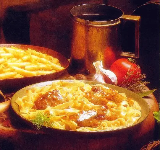 Vaječné nudle s ragú z perličky