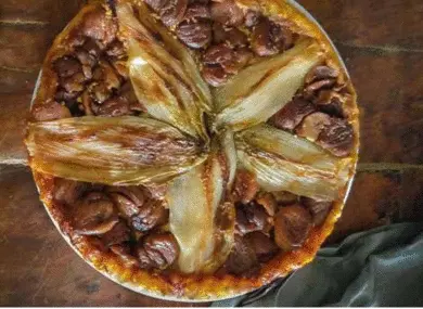 Tatin z čekanky, kaštanů a kozího sýra